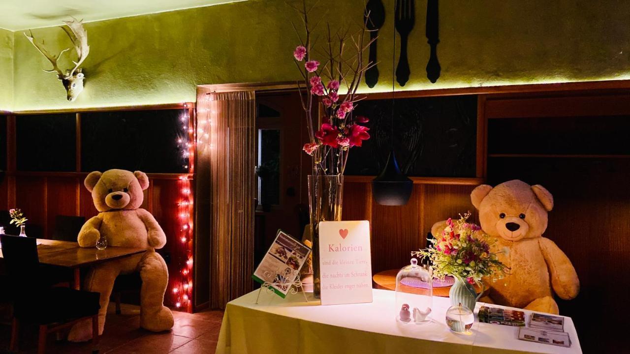 Zu Den Linden - Radebeul Pension Mit Restaurant المظهر الخارجي الصورة